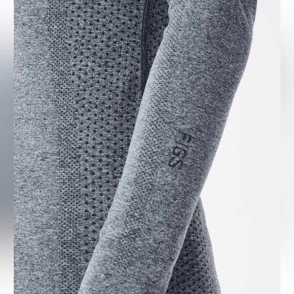 FIGS Women's Light Dark Harbor Salta Seamless - Longsleeve Underscrub XS top - Picture 4 of 9